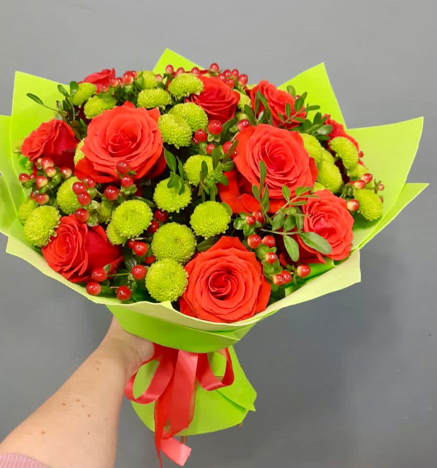 Букет цветов из: Хризантемы и Розы в Чекалине