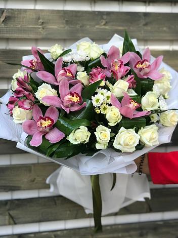 Букет цветов из: Розы и Хризантемы в Чекалине