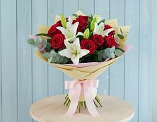 Букет цветов из:  Лилии и Розы в Чекалине