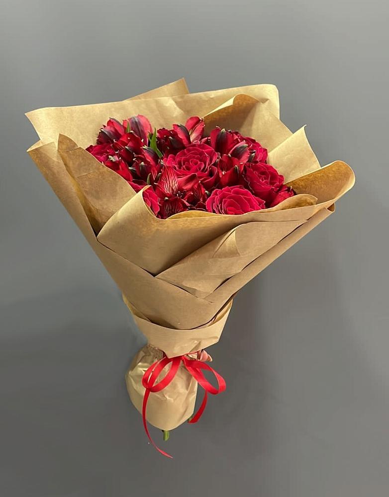 Букет цветов из: Альстромерии и Розы в Чекалине