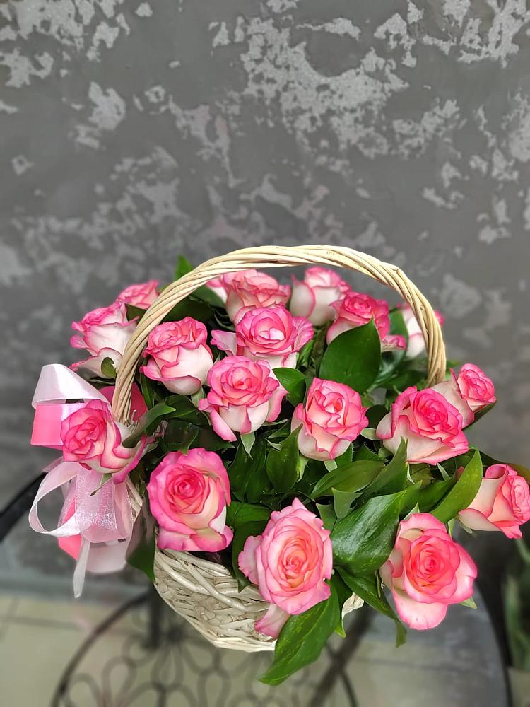 Цветочная композиция из Розы в корзине в Чекалине