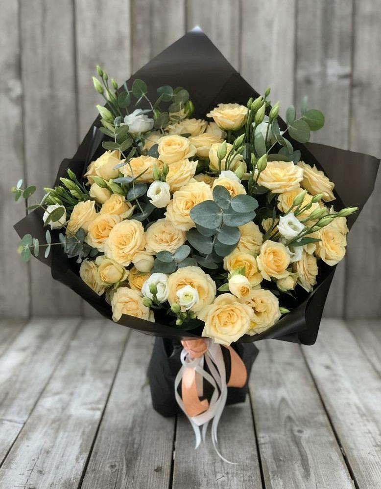 Букет цветов из: Розы и Лизиантусы в Чекалине