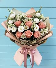 Букет цветов из:  Розы, Альстромерии и Лизиантусы в Чекалине