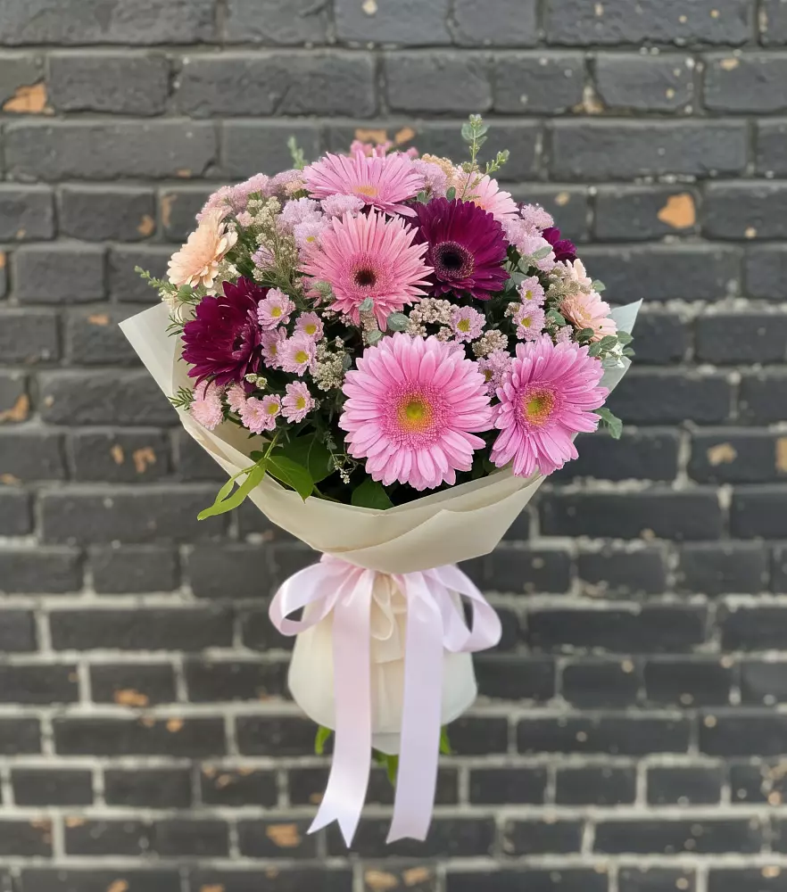 Букет цветов из: Герберы и Хризантемы в Чекалине