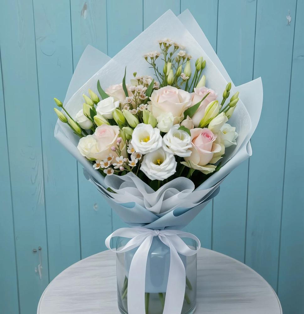 Букет цветов из: Розы и Лизиантусы в Чекалине