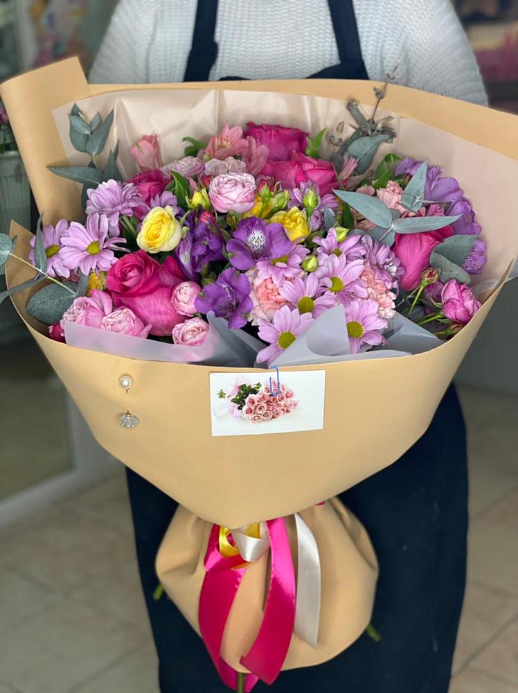 Букет цветов из: Хризантемы, Гвоздики и Альстромерии в Чекалине