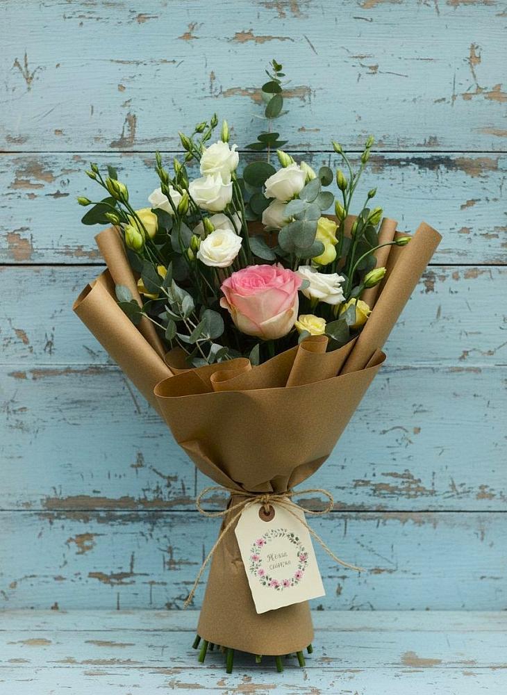 Букет цветов из: Розы и Лизиантусы в Чекалине