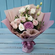 Букет цветов из:  Розы и Лизиантусы в Чекалине