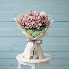 Букет цветов из:  Орхидеи и Розы в Чекалине