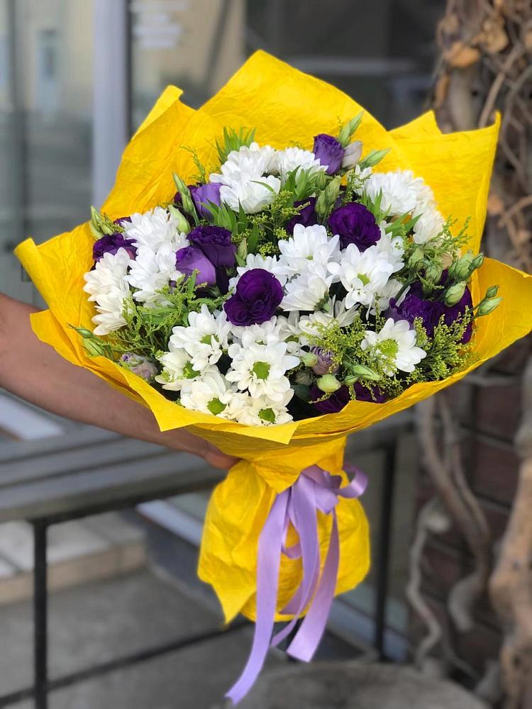 Букет цветов из: Ирисы, Хризантемы и Ромашки в Чекалине