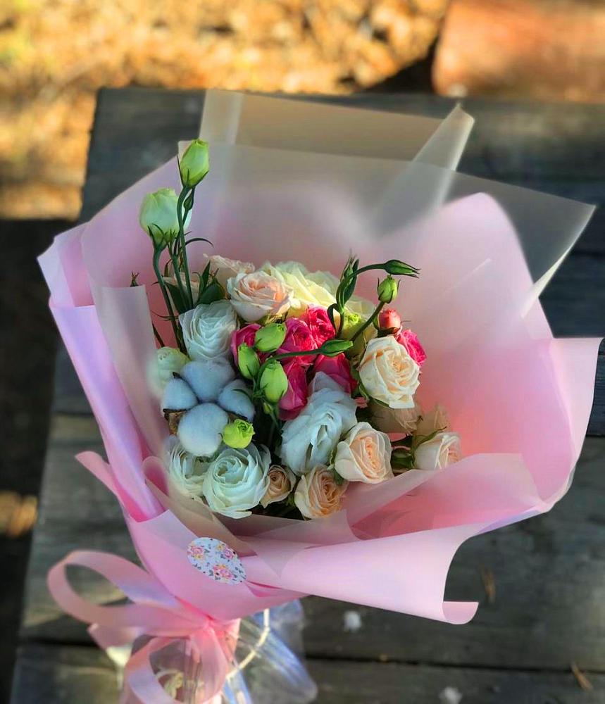 Букет цветов из: Розы и Лизиантусы в Чекалине