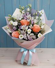 Букет цветов из:  Лизиантусы, Розы, Альстромерии и Гипсофила в Чекалине