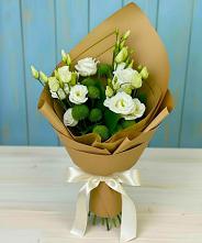 Букет цветов из:  Хризантемы и Лизиантусы в Чекалине