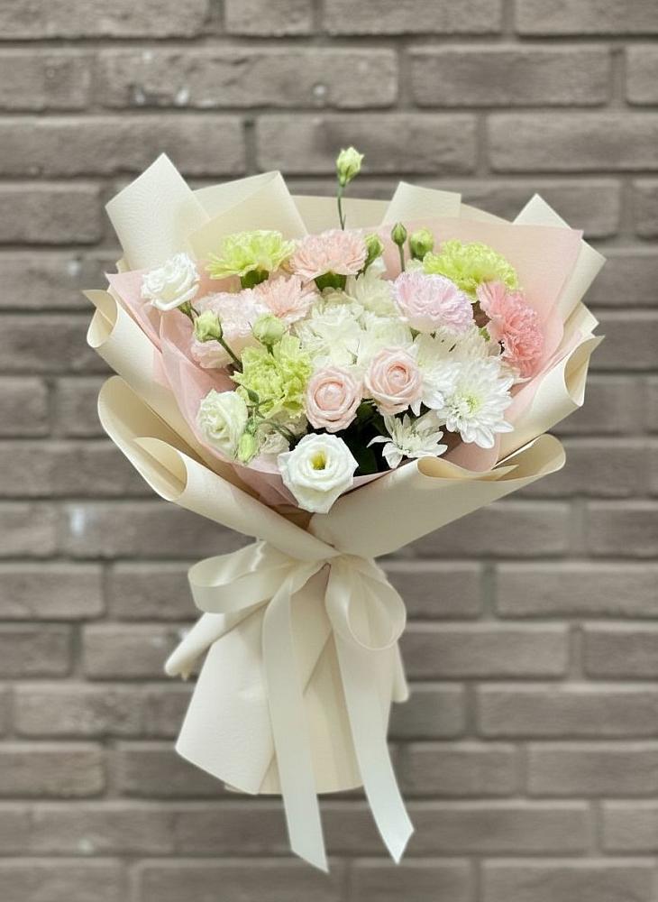 Букет цветов из: Гвоздики, Розы, Лизиантусы и Хризантемы в Чекалине