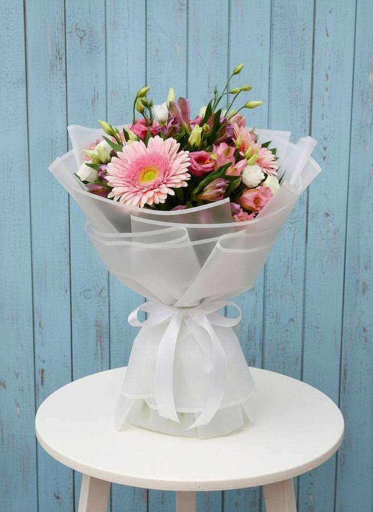 Букет цветов из: Герберы, Альстромерии и Лизиантусы в Чекалине