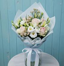 Букет цветов из:  Розы и Лизиантусы в Чекалине