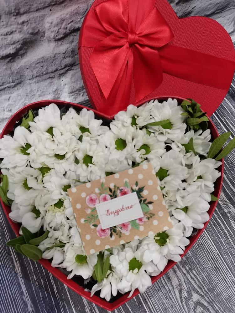 Цветочная композиция из Хризантемы в виде сердца в Чекалине