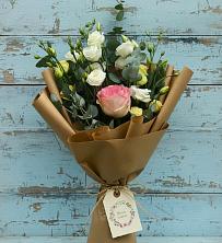 Букет цветов из:  Розы и Лизиантусы в Чекалине