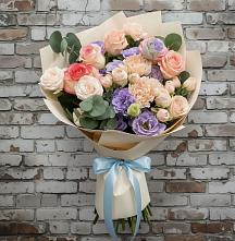 Букет цветов из:  Розы, Лизиантусы и Гвоздики в Чекалине