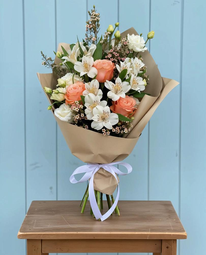 Букет цветов из: Альстромерии, Лизиантусы, Розы и Хризантемы в Чекалине