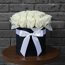 Цветочная композиция из Розы в шляпной коробке в Чекалине