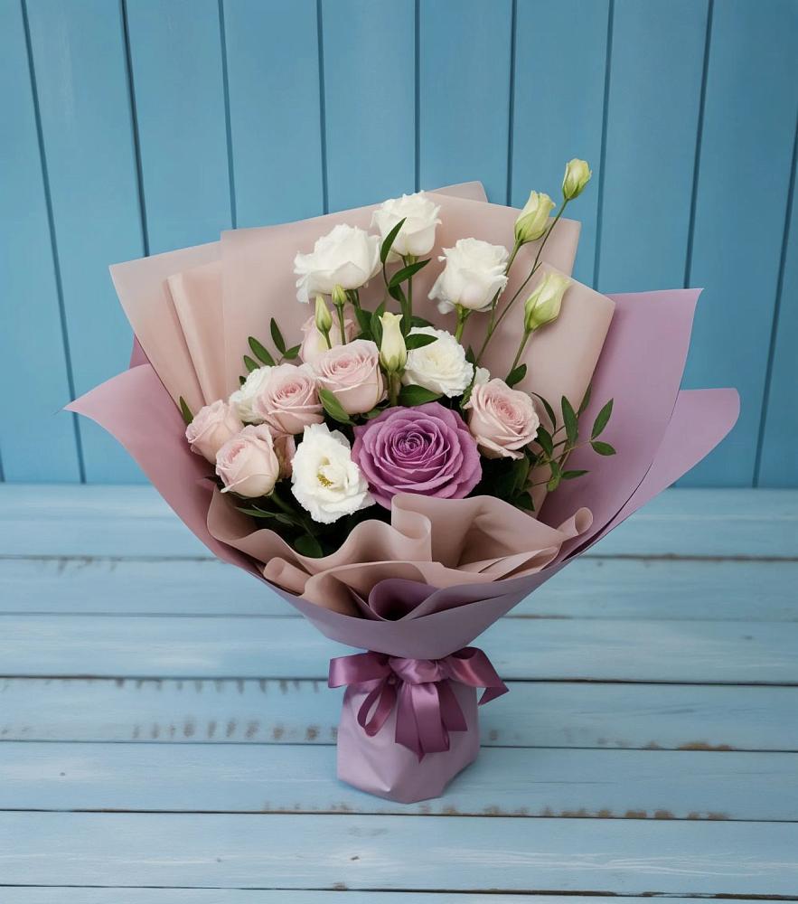 Букет цветов из: Розы и Лизиантусы в Чекалине